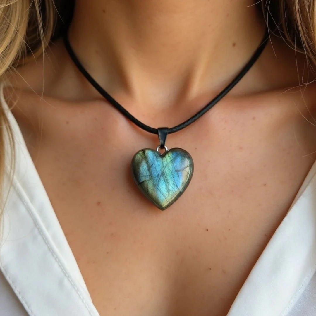 Collier Pendentif "Coeur de Lumière" en Labradorite