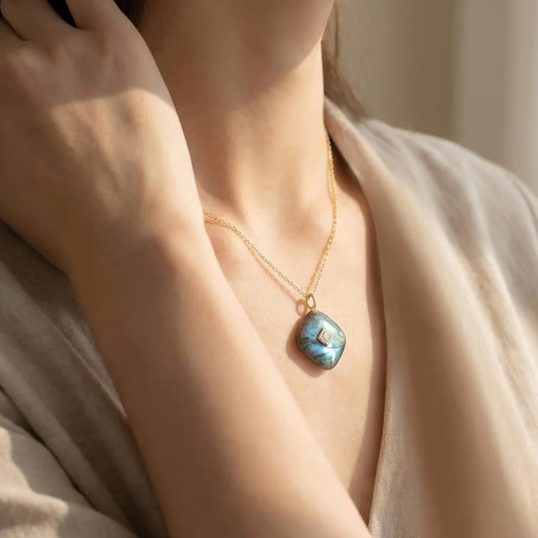 Collier et son Pendentif en Labradorite - Paix Profonde