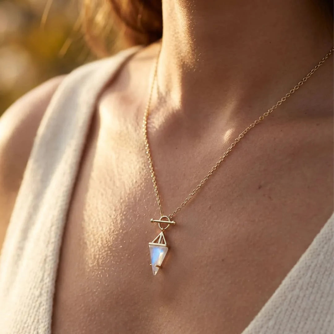 Collier et son Pendentif en Pierre de Lune - Pointe d’Équilibre