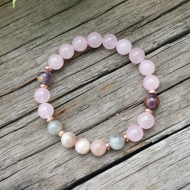 Collier Mala "Lune Sacrée" en Super 7, Pierre de Soleil, Quartz Rose & Labradorite