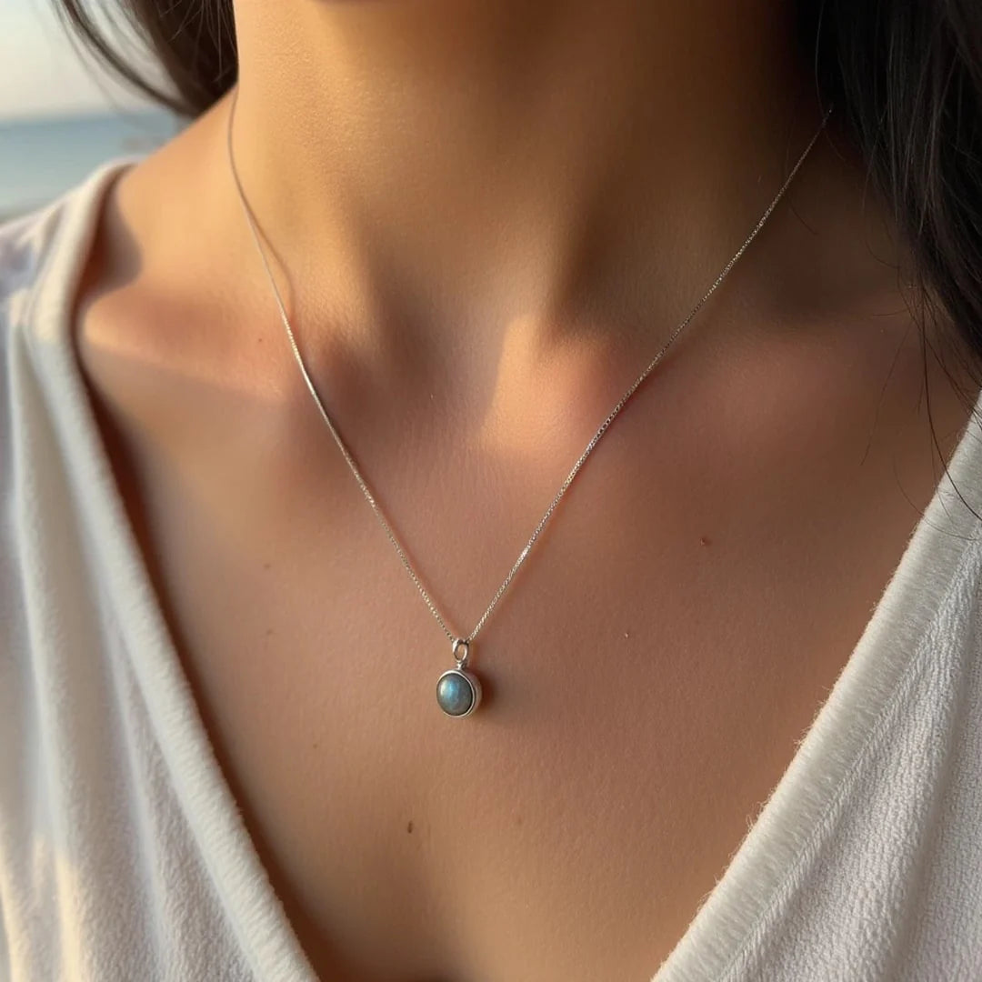 Pendentif "Perle Boréale" en Labradorite