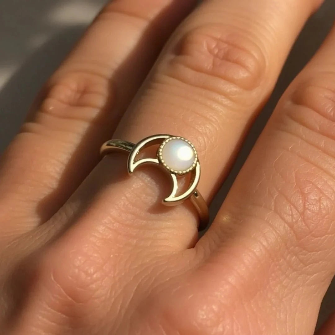 Bague Ajustable "Lune Ajourée" en Nacre