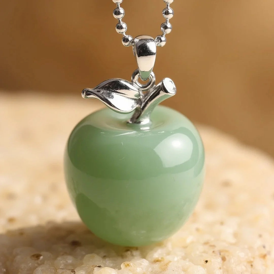 Collier Pendentif "Pomme d'Amour" en Pierre Naturelle