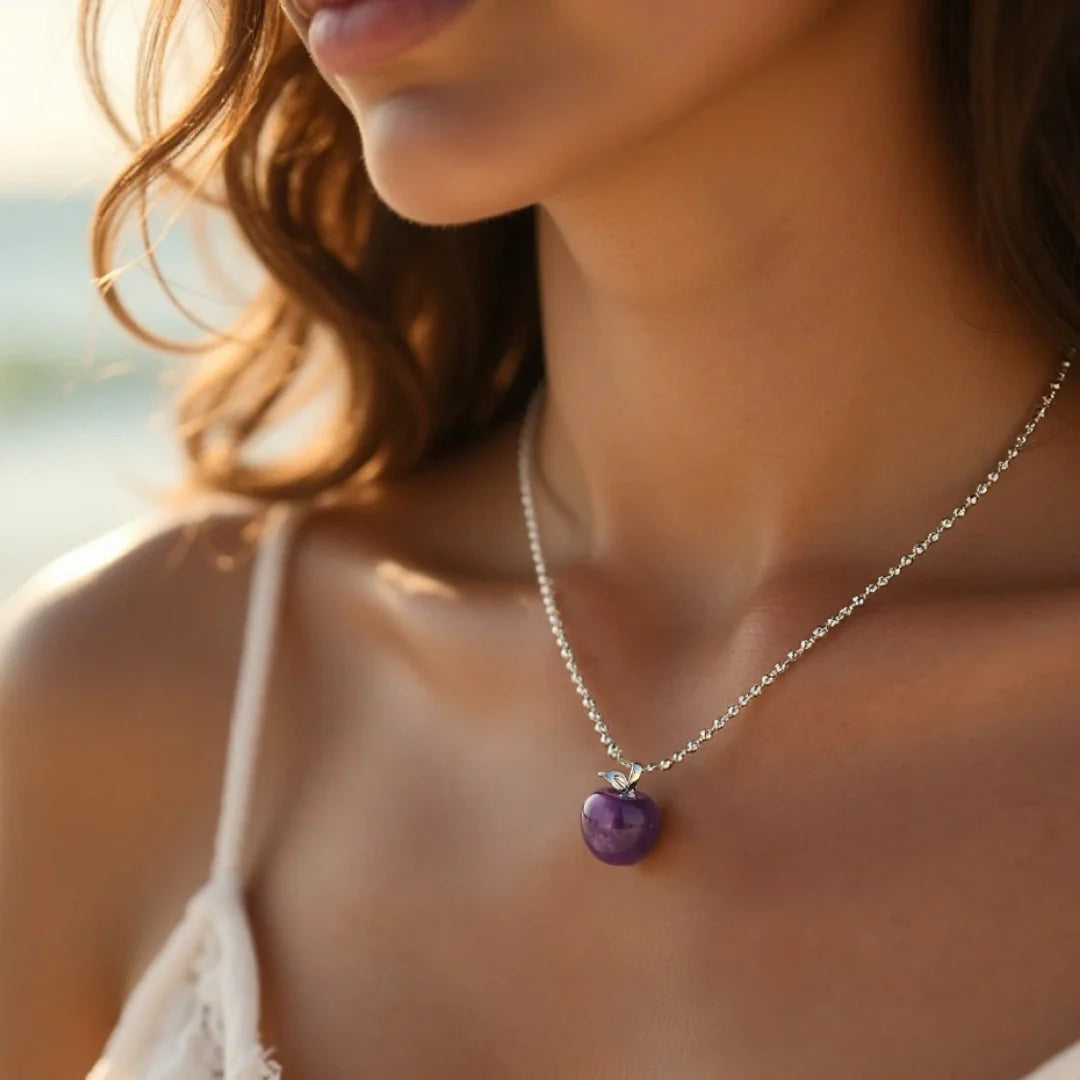 Collier Pendentif "Pomme d'Amour" en Pierre Naturelle