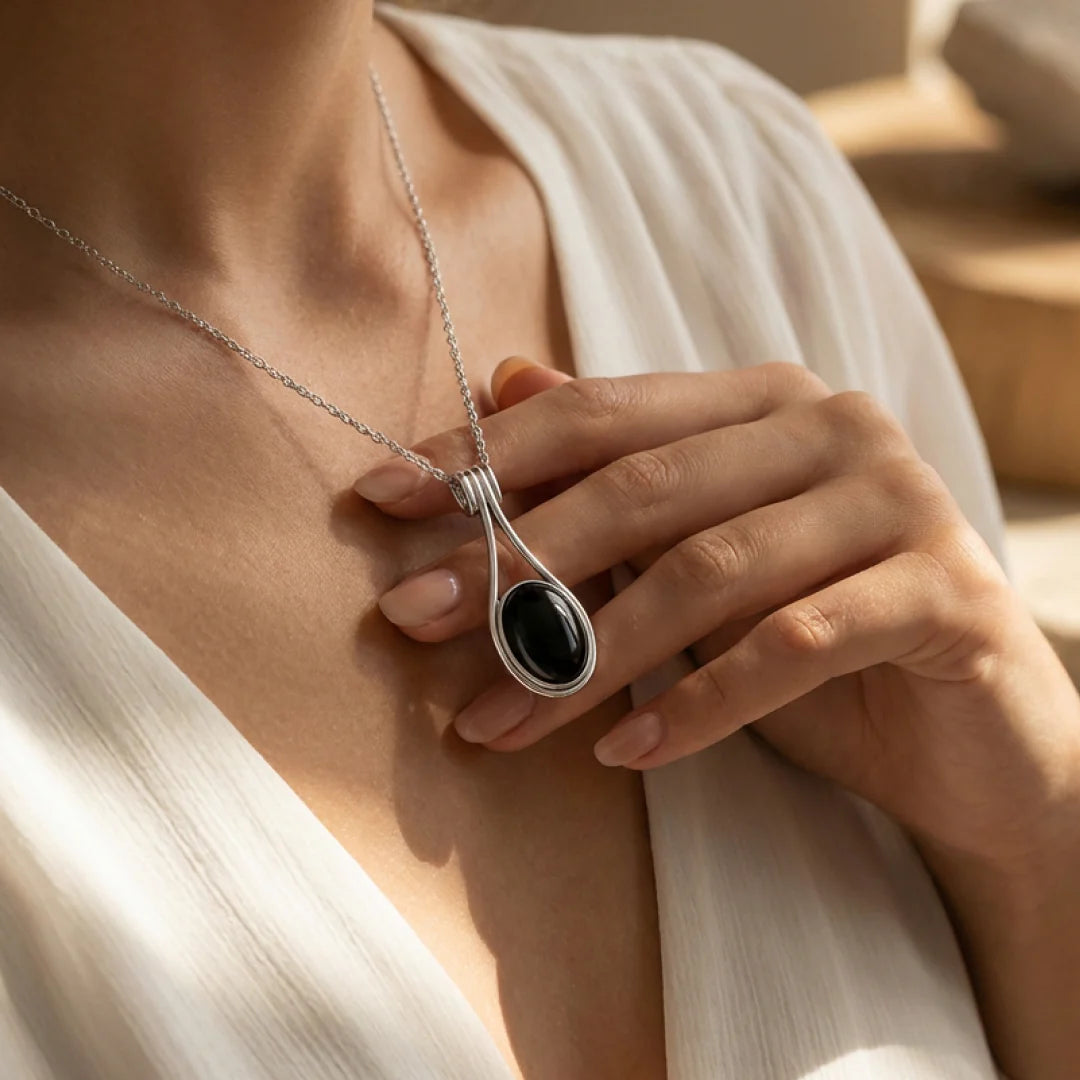 Pendentif en Onyx Noire & Argent - Sérénité d'Ebène