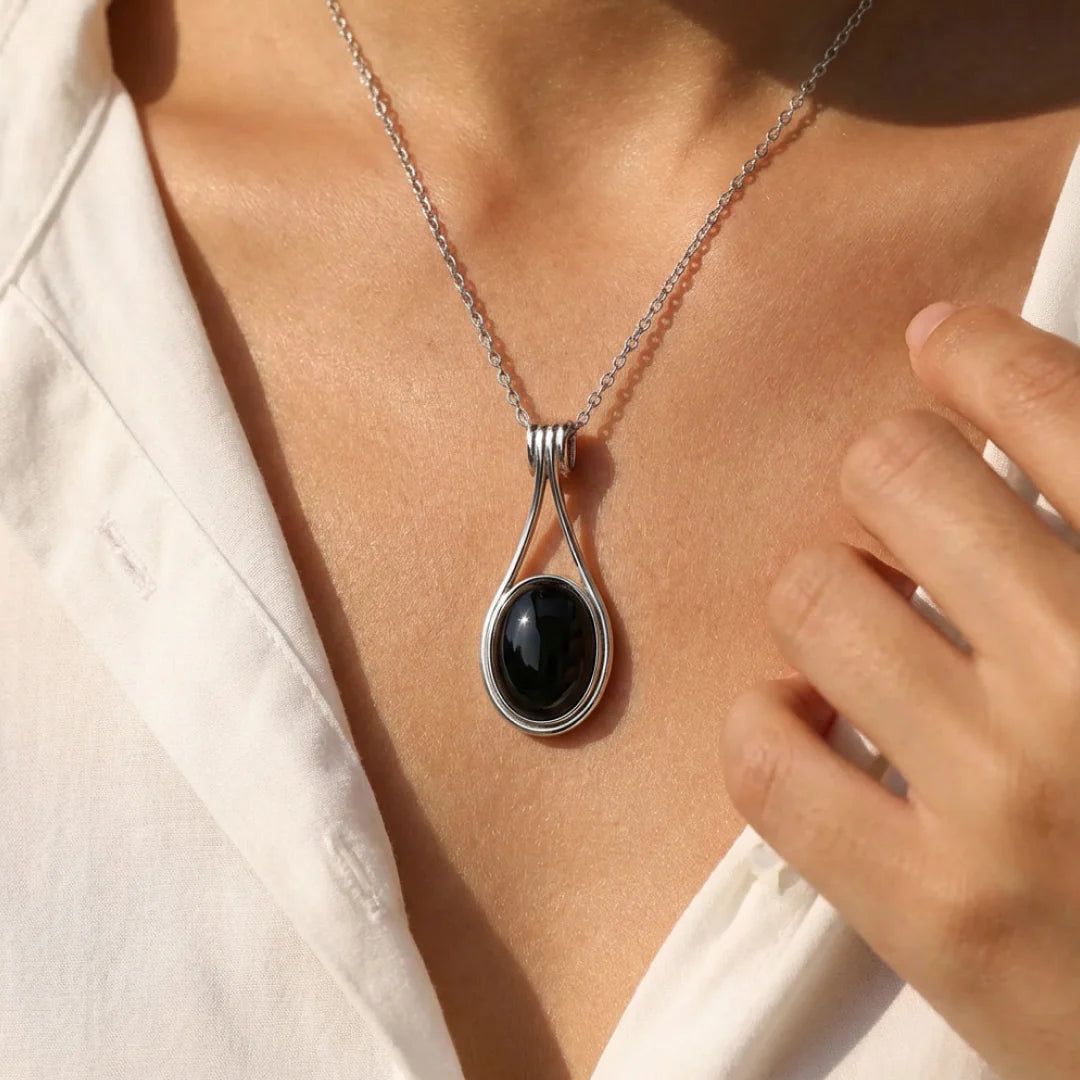 Pendentif en Onyx Noire & Argent - Sérénité d'Ebène