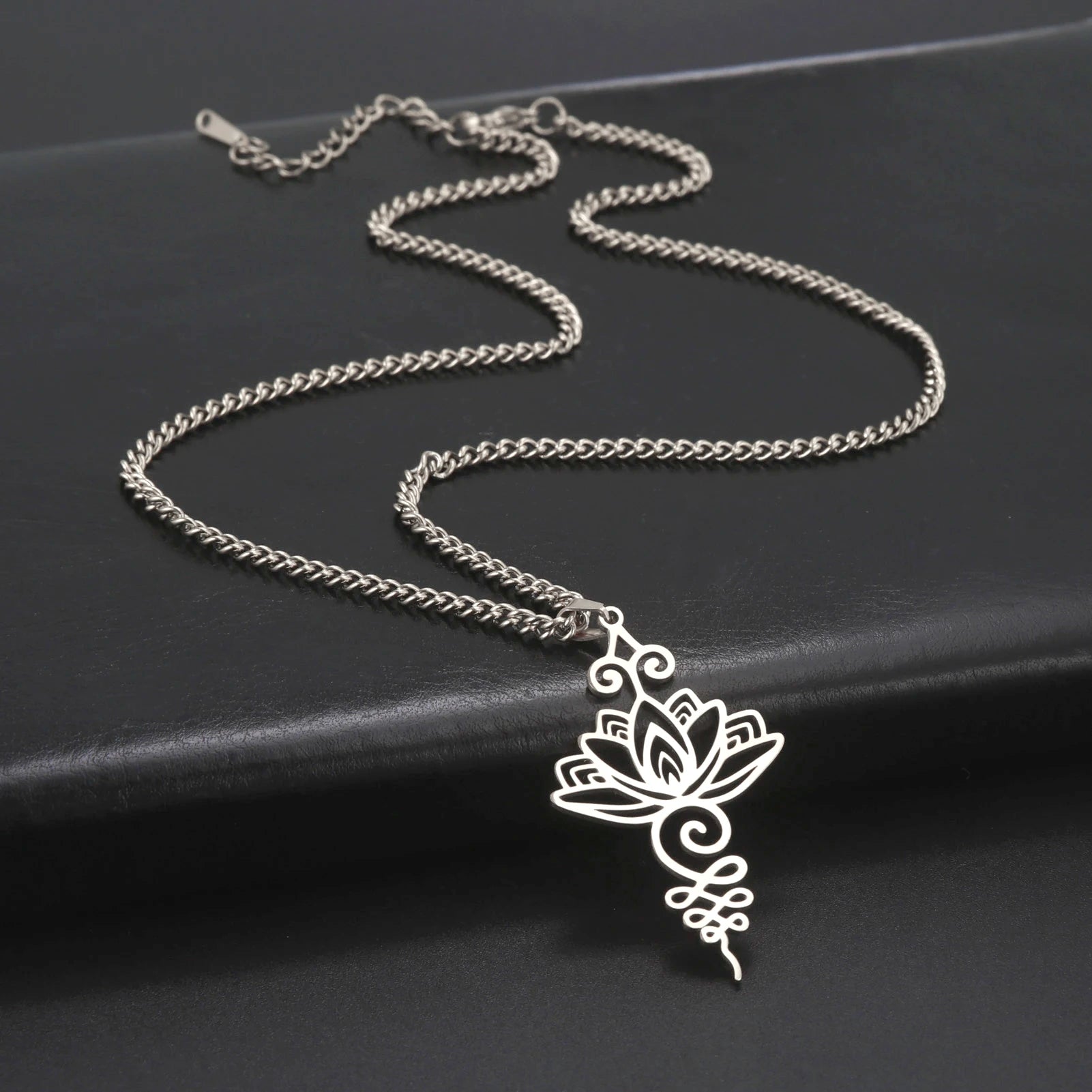 Collier Pendentif "Lotus Unalome"