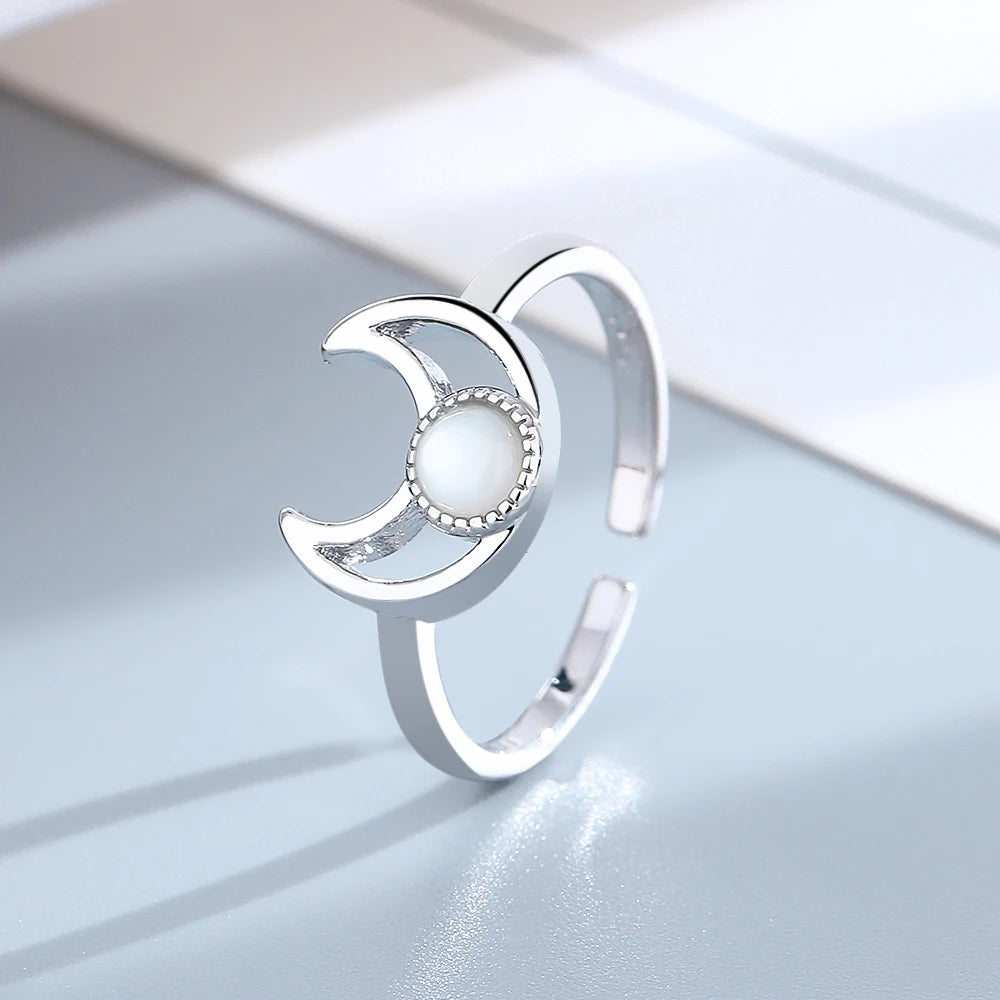 Bague Ajustable "Lune Ajourée" en Nacre
