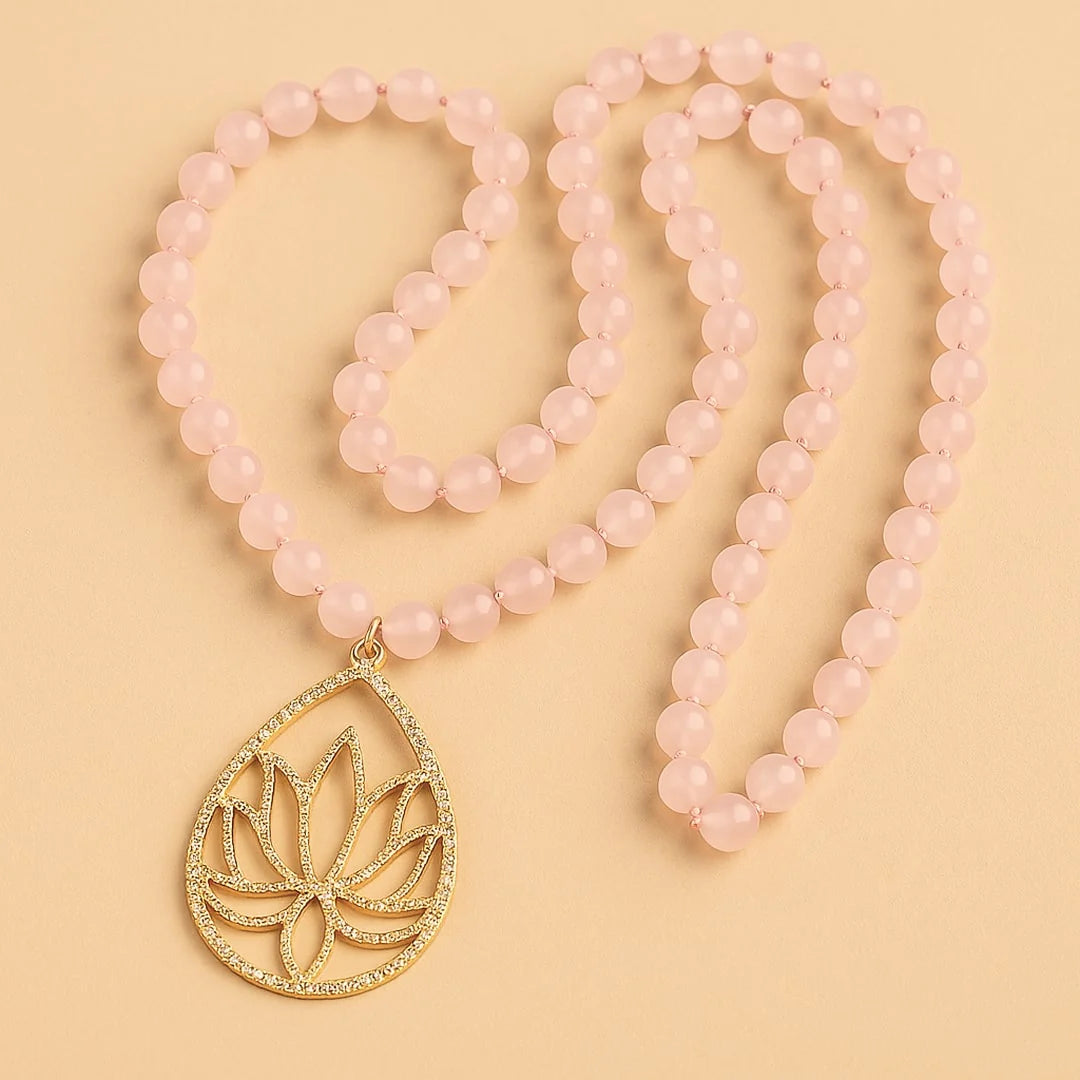 Collier Mala "Rosée d’Amour" en Quartz Rose & Lotus Doré
