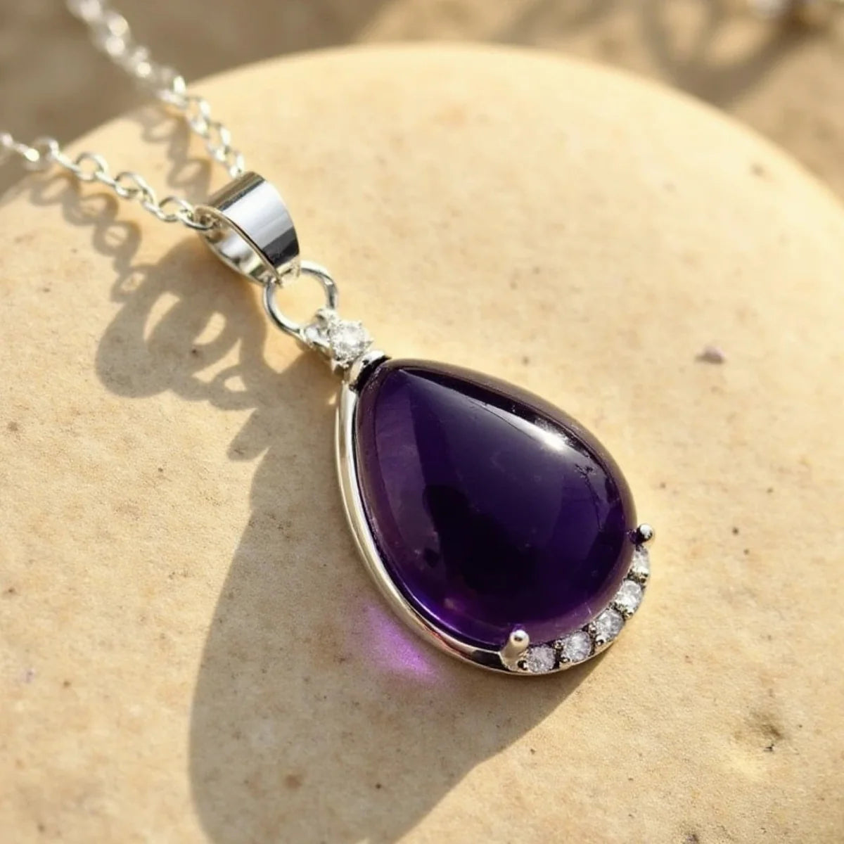 Collier Pendentif "Eclat d'Iris" en Améthyste