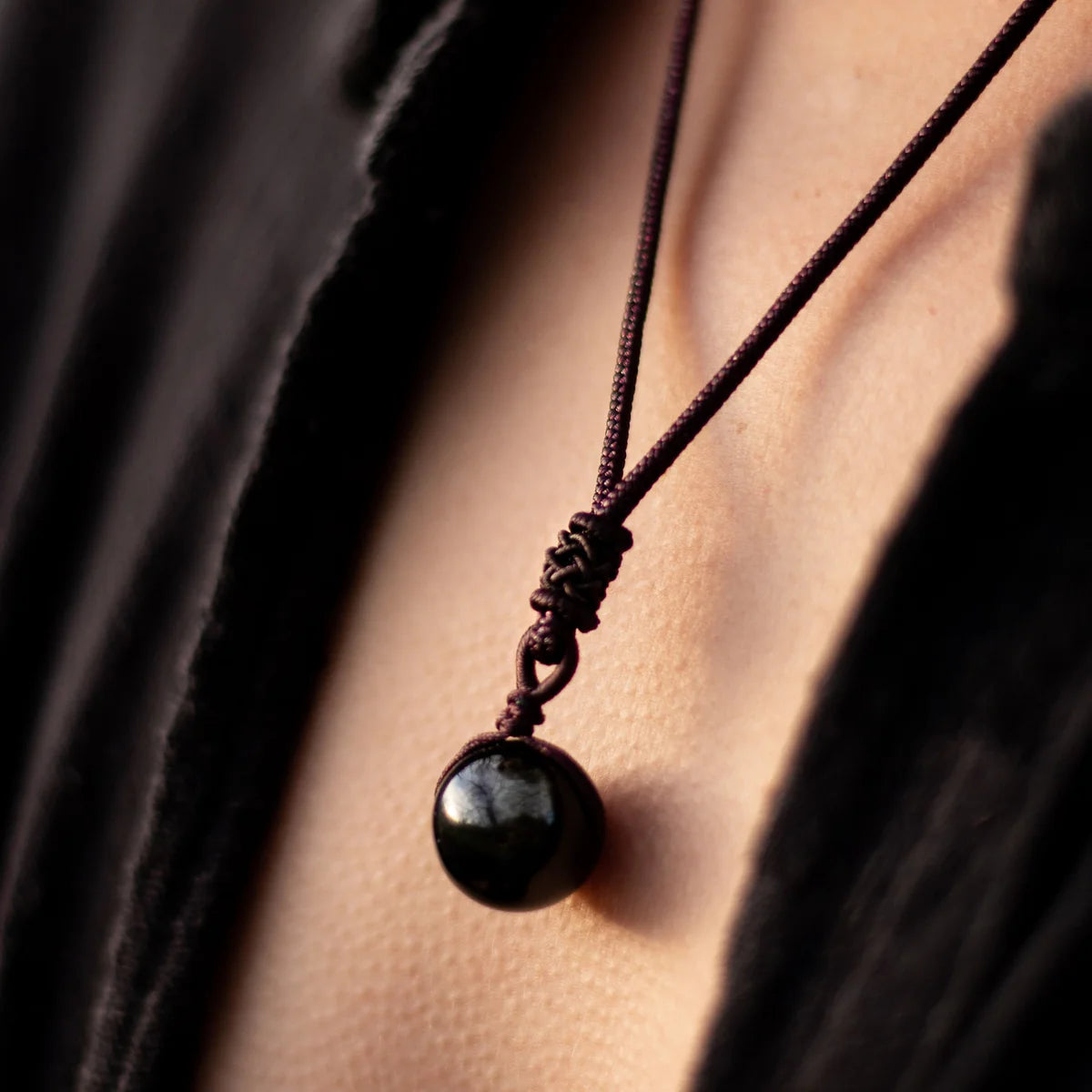 Collier Pendentif "Perle de Lumière" en Obsidienne Dorée