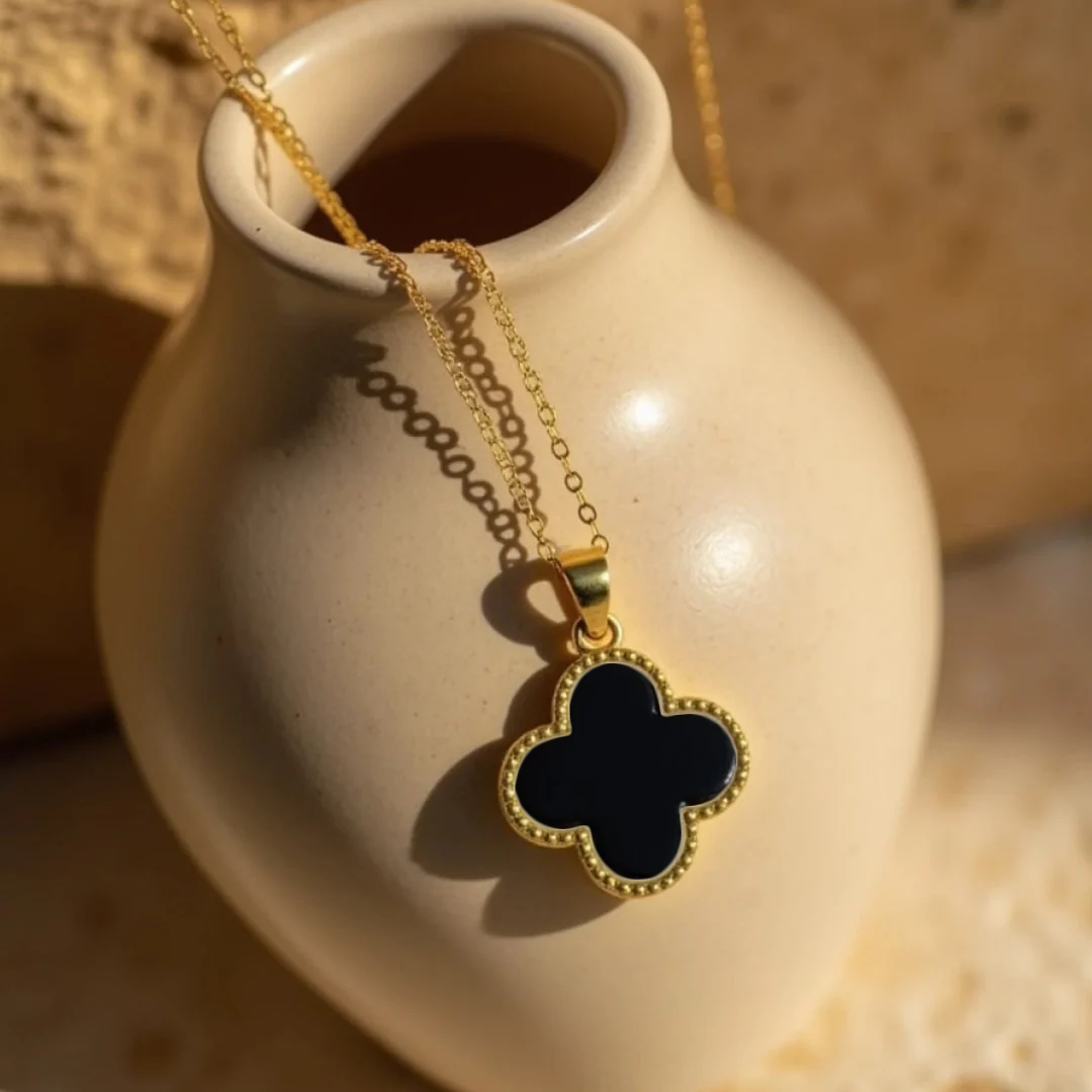 Collier "Trèfle Sacré " en Onyx Noir