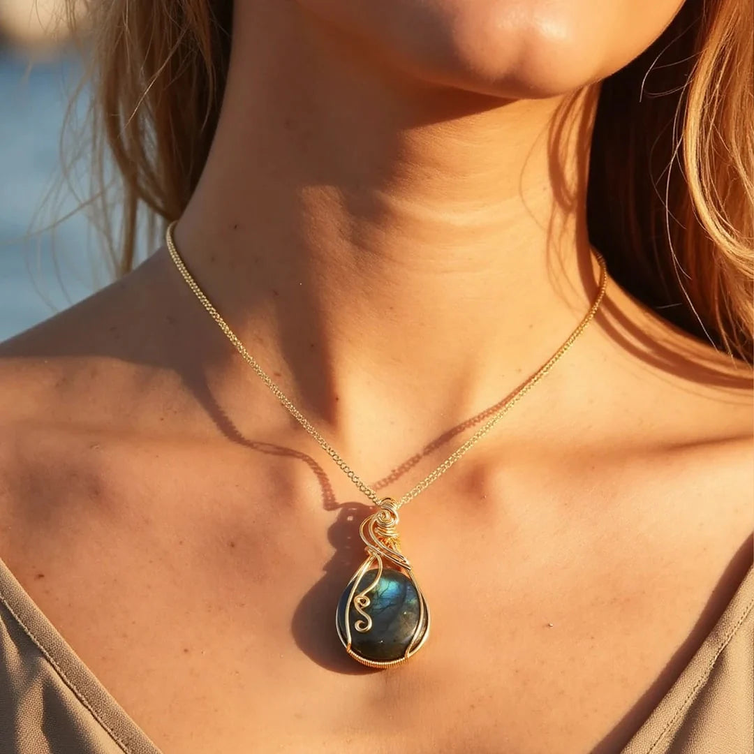 Collier pendentif "Gardien de l’Univers" en Labradorite