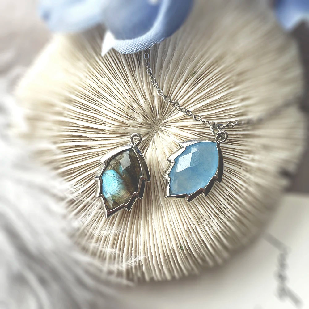 Collier et son Pendentif en Labradorite - Feuille Minérale