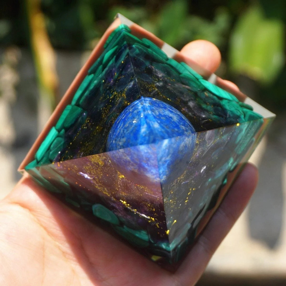 Orgonite en Lapis Lazuli, Améthyste & Malachite - Kâli
