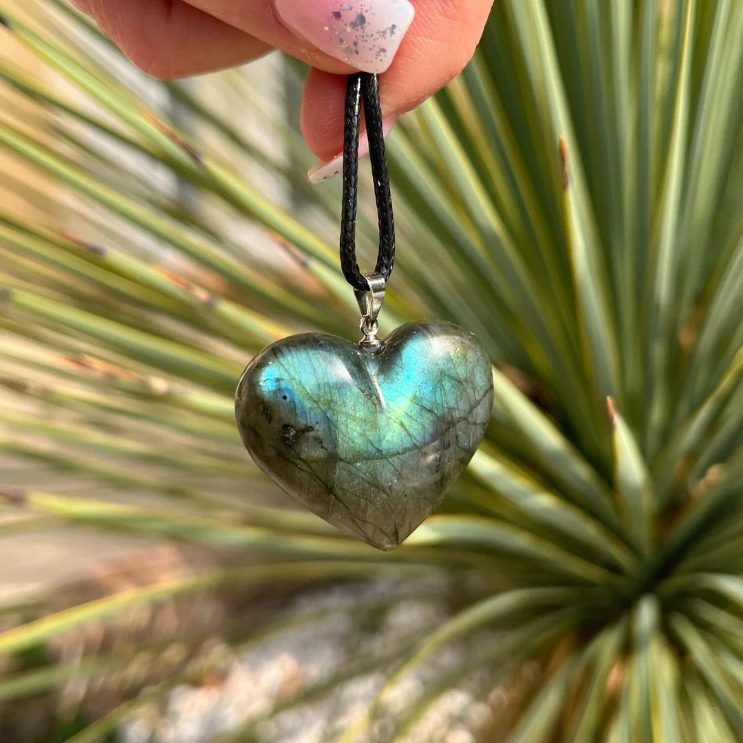 Collier Pendentif "Coeur de Lumière" en Labradorite