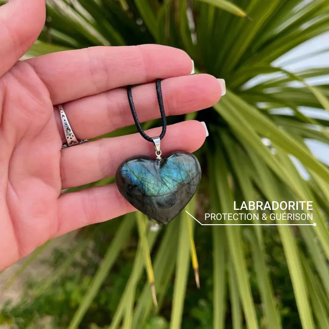 Collier Pendentif "Coeur de Lumière" en Labradorite
