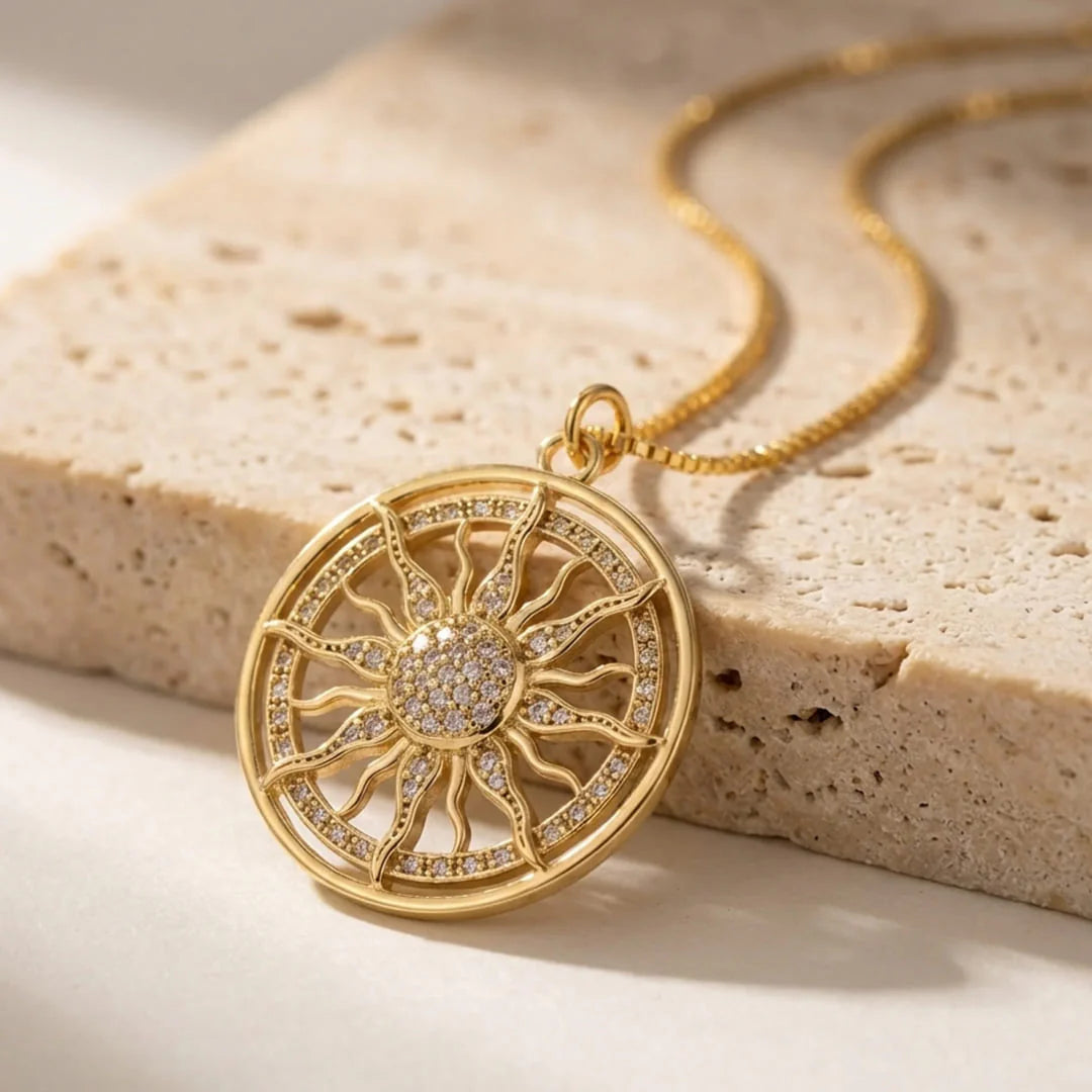 Collier & Pendentif Soleil Doré - Rayonnement Intérieur