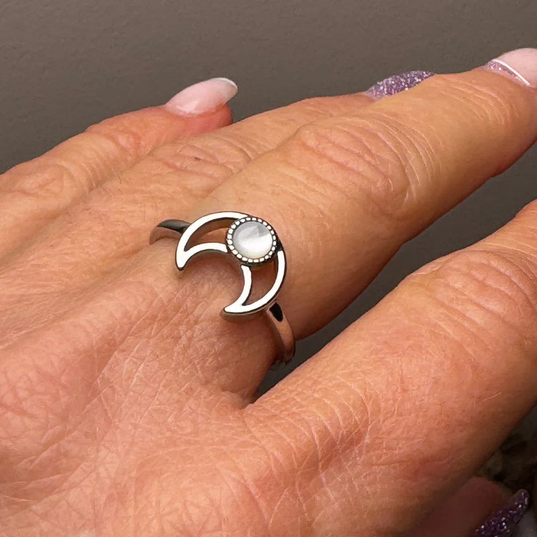 Bague Ajustable "Lune Ajourée" en Nacre