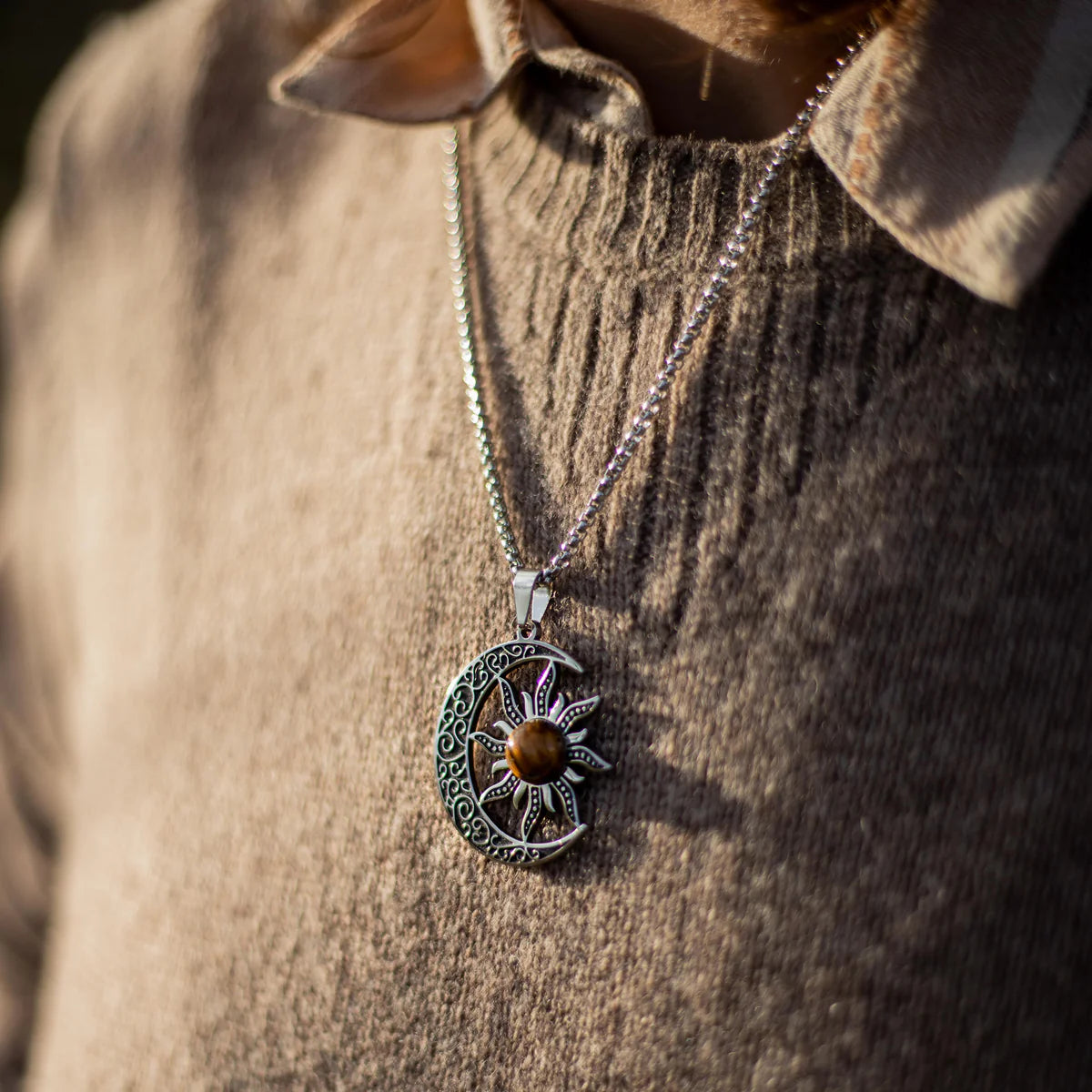 Pendentif en Oeil de Tigre "Alliance Céleste Lune-Soleil"