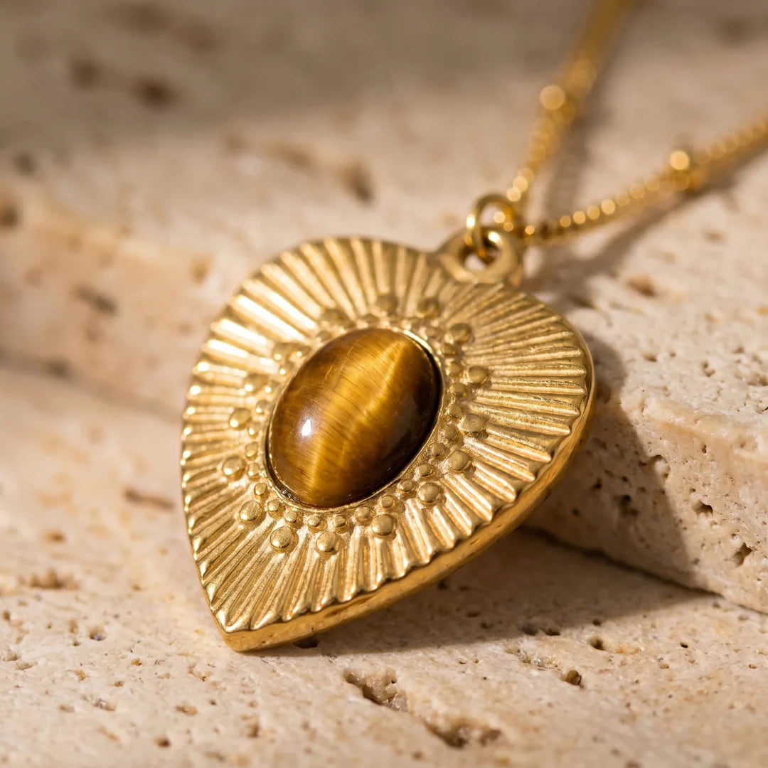 Pendentif Cœur en Œil de Tigre - Force Dorée