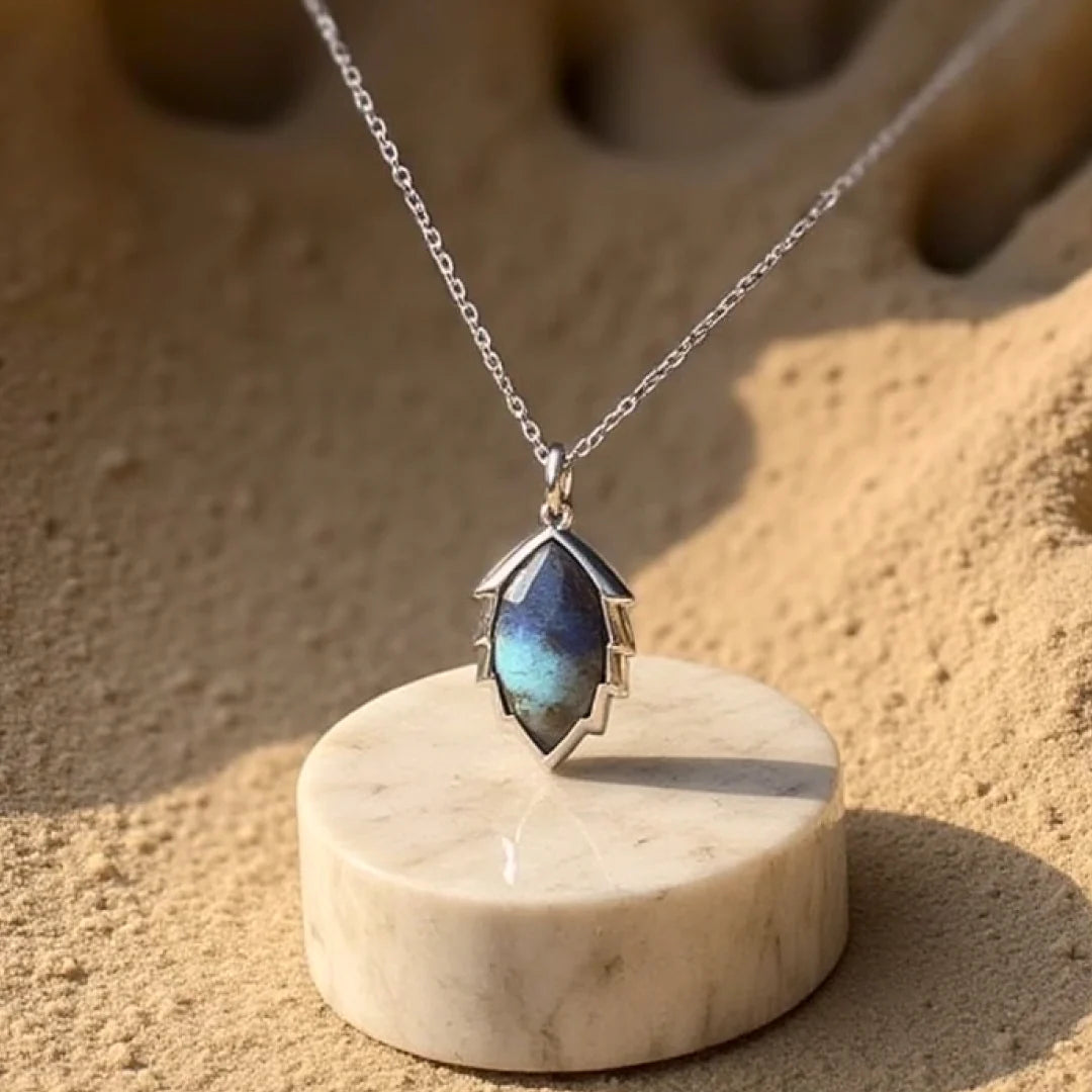 Collier et son Pendentif en Labradorite - Feuille Minérale