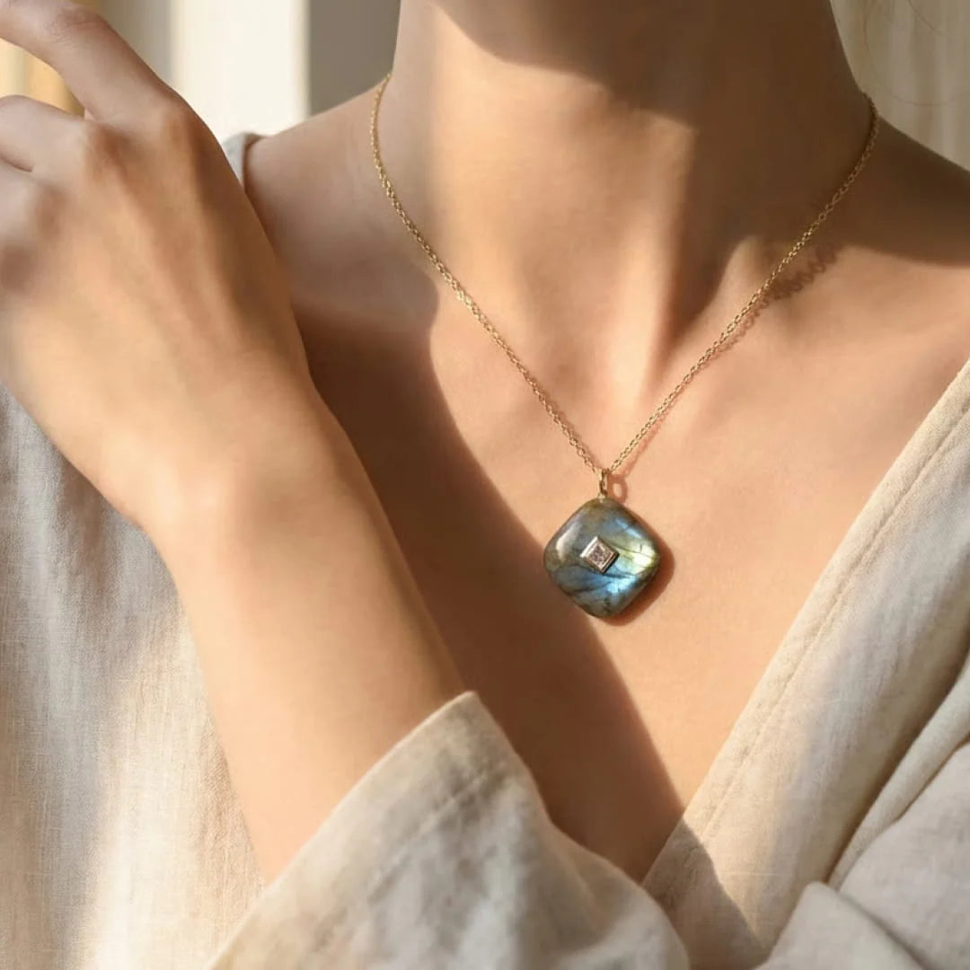 Collier et son Pendentif en Labradorite - Paix Profonde