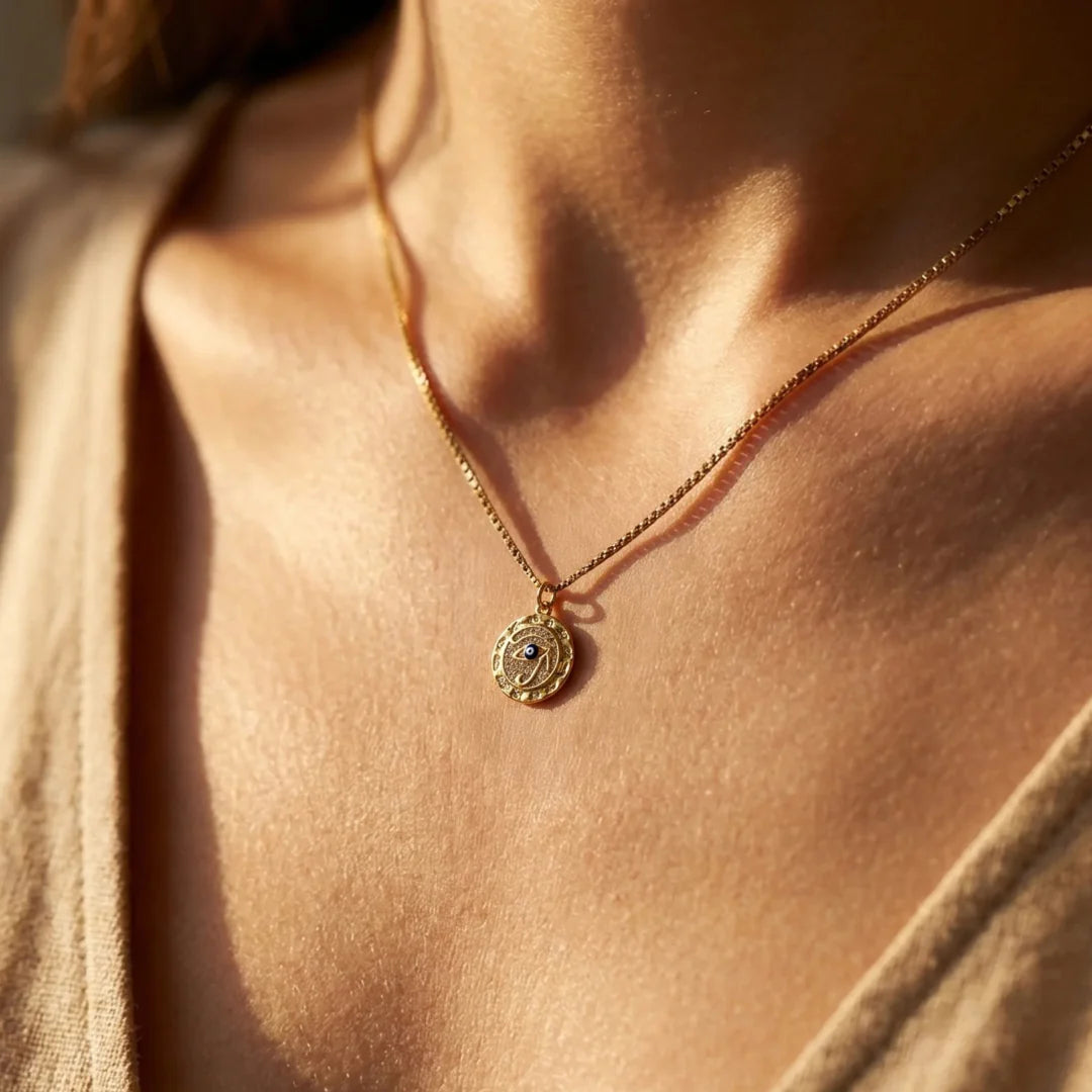 Collier Oeil d’Horus Doré - Bouclier Énergétique