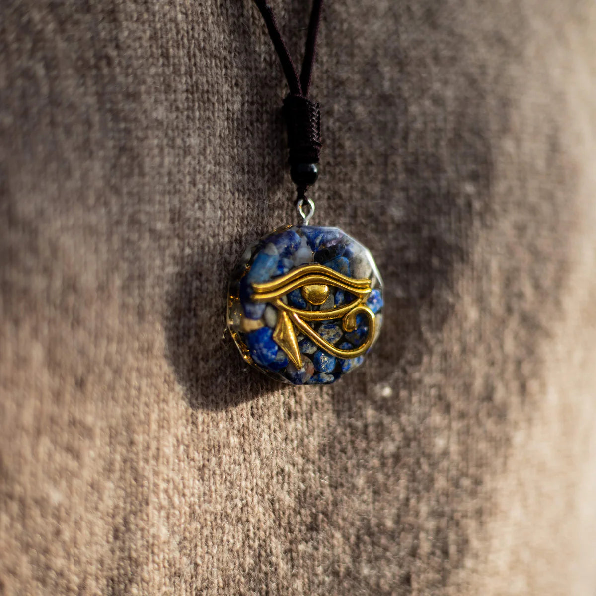 Pendentif Orgonite en Lapis Lazuli ou Obsidienne - Oeil d'Horus