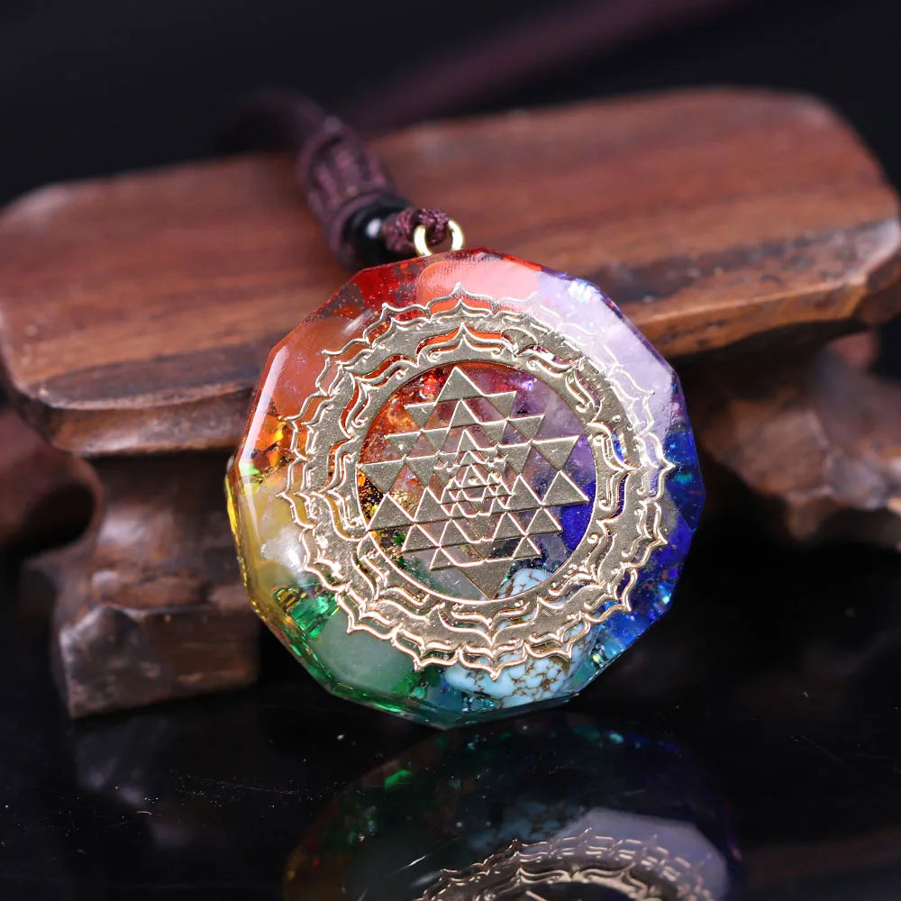 Pendentif Orgonite en Pierres Naturelles - Sri Yantra & 7 Chakras