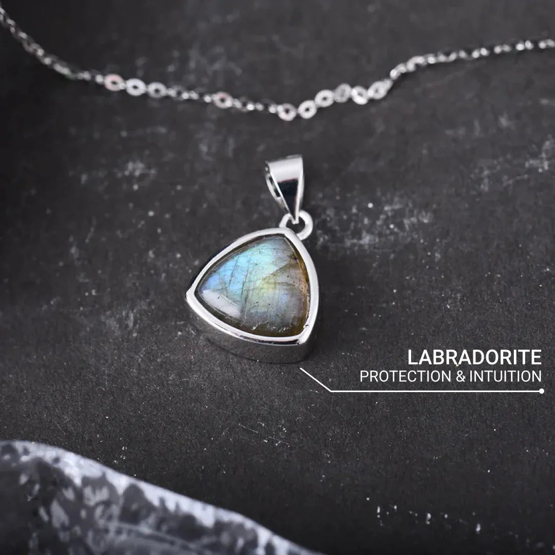 Collier pendentif "Vibration Protectrice" en Labradorite