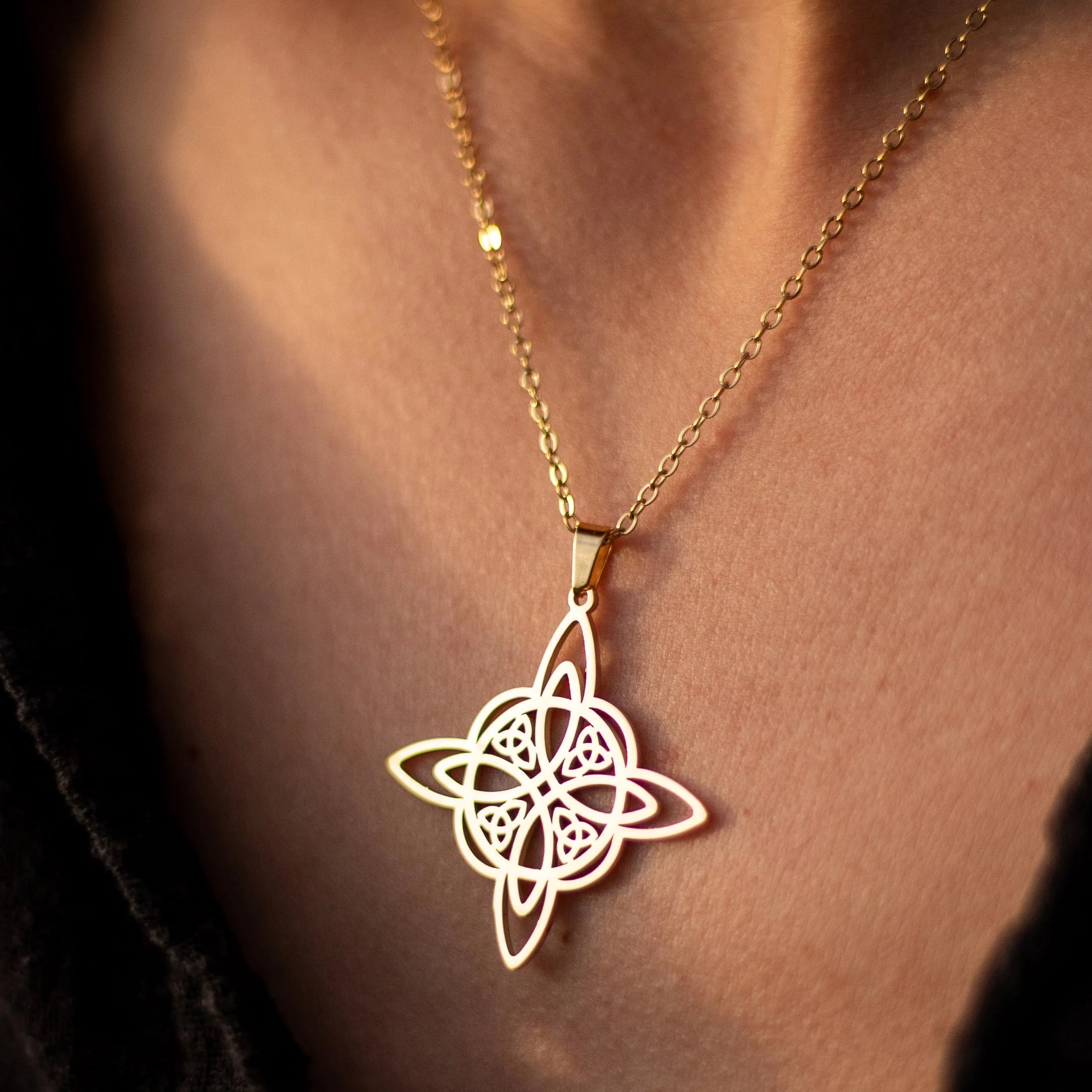 Collier Pendentif Nœud de Sorcière - Protection Sacrée