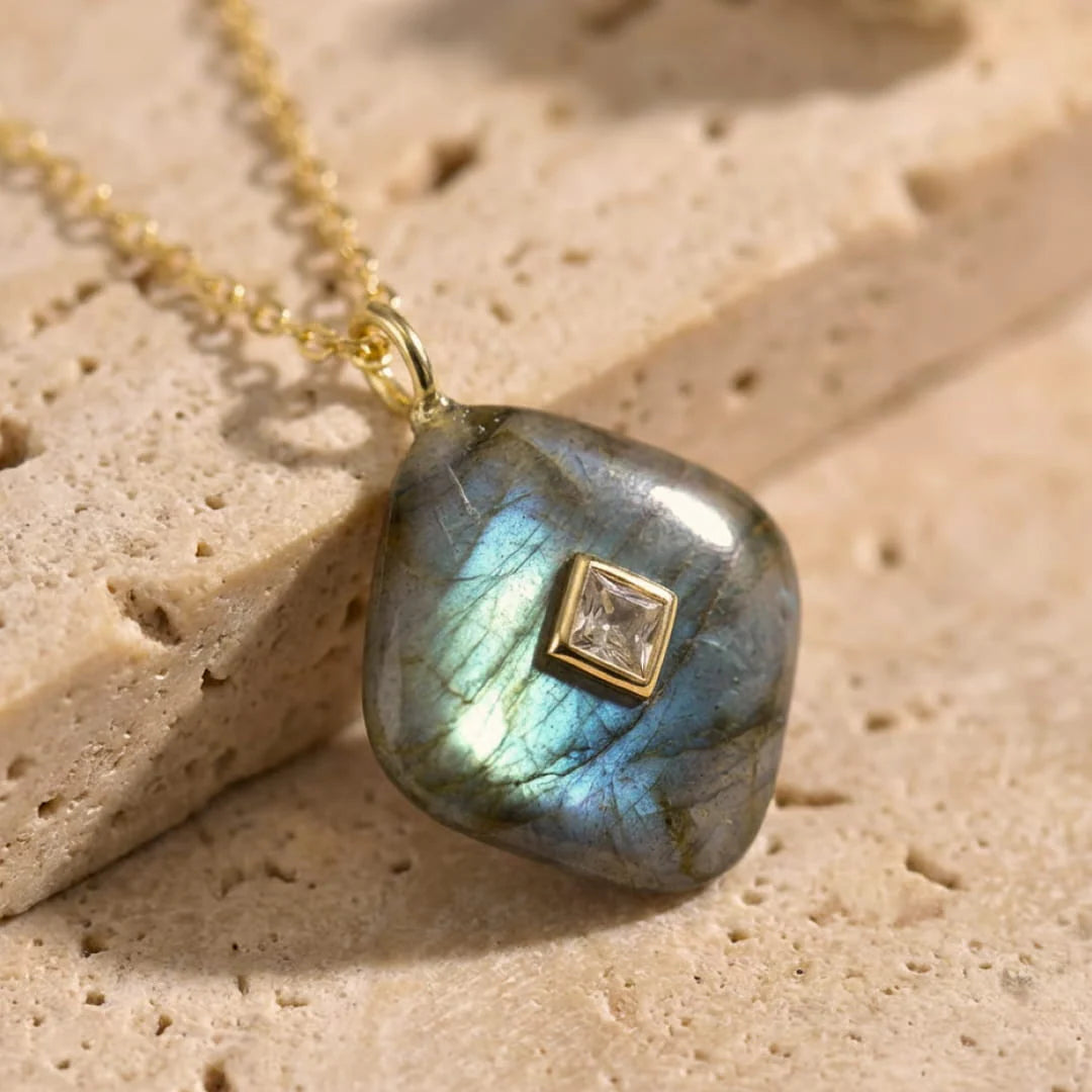 Collier et son Pendentif en Labradorite - Paix Profonde