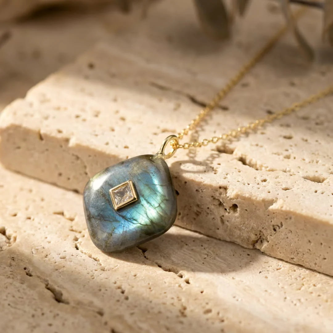 Collier et son Pendentif en Labradorite - Paix Profonde