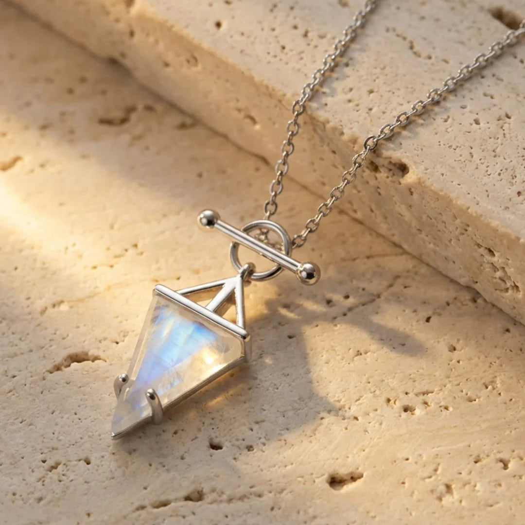 Collier et son Pendentif en Pierre de Lune - Pointe d’Équilibre