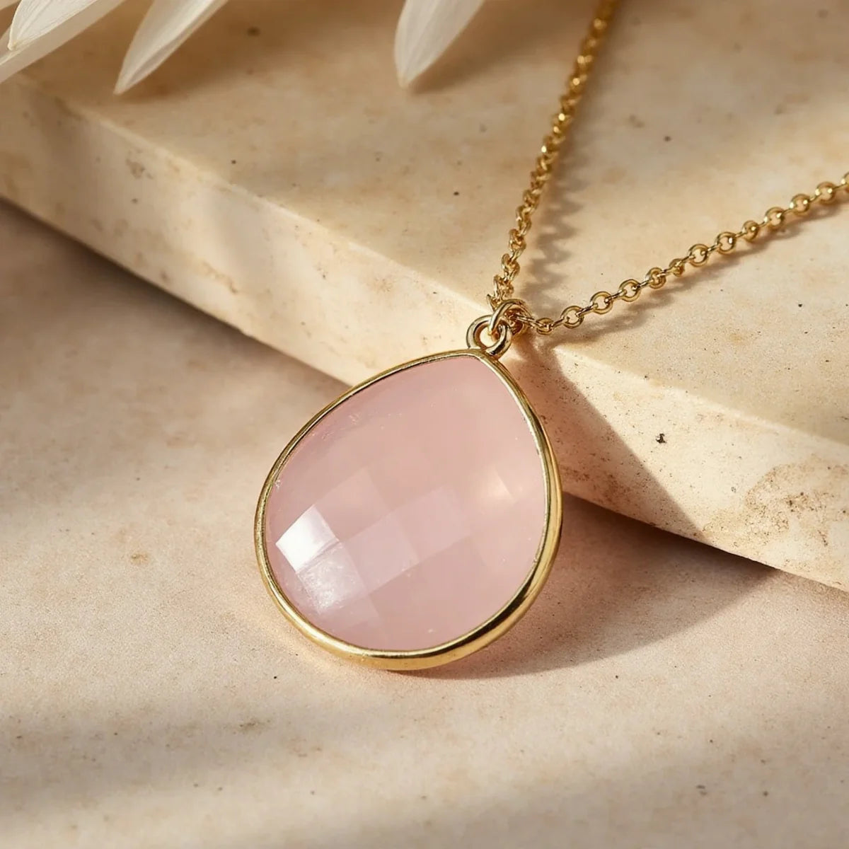 Collier Pendentif en Quartz Rose - Goutte de Douceur