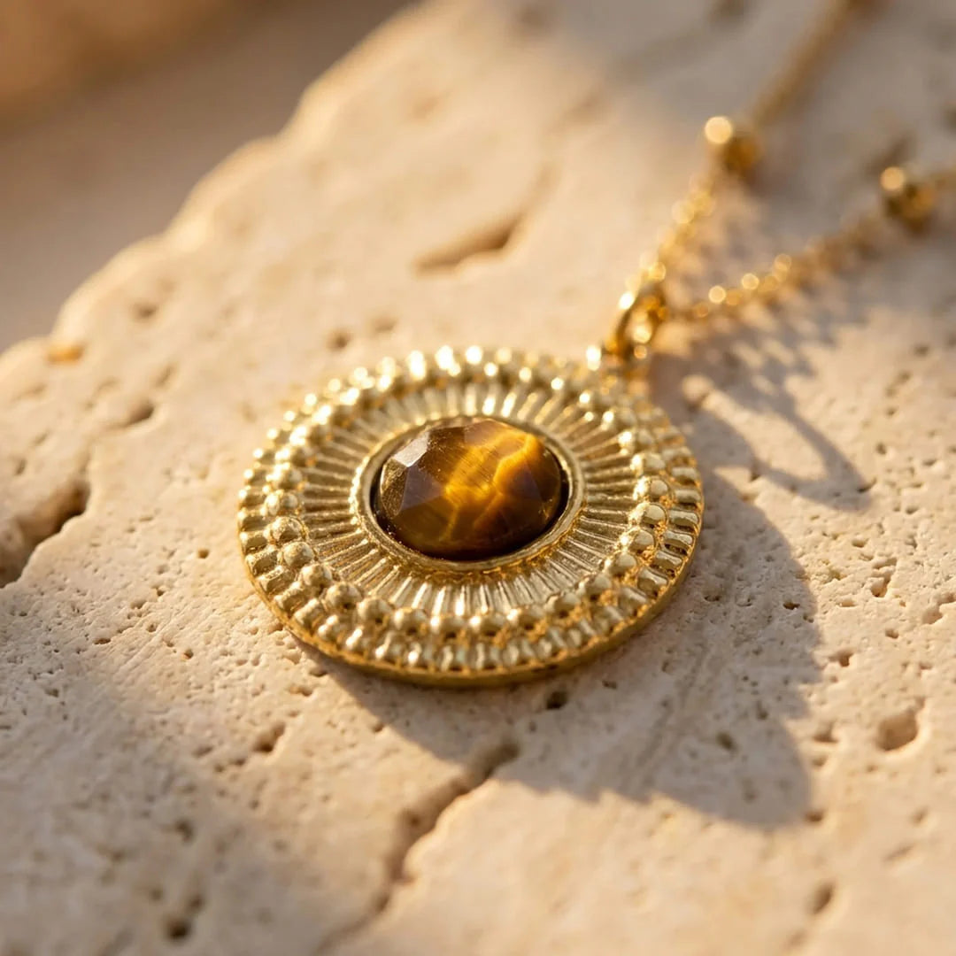 Pendentif en Œil de Tigre Doré - Énergie Souveraine