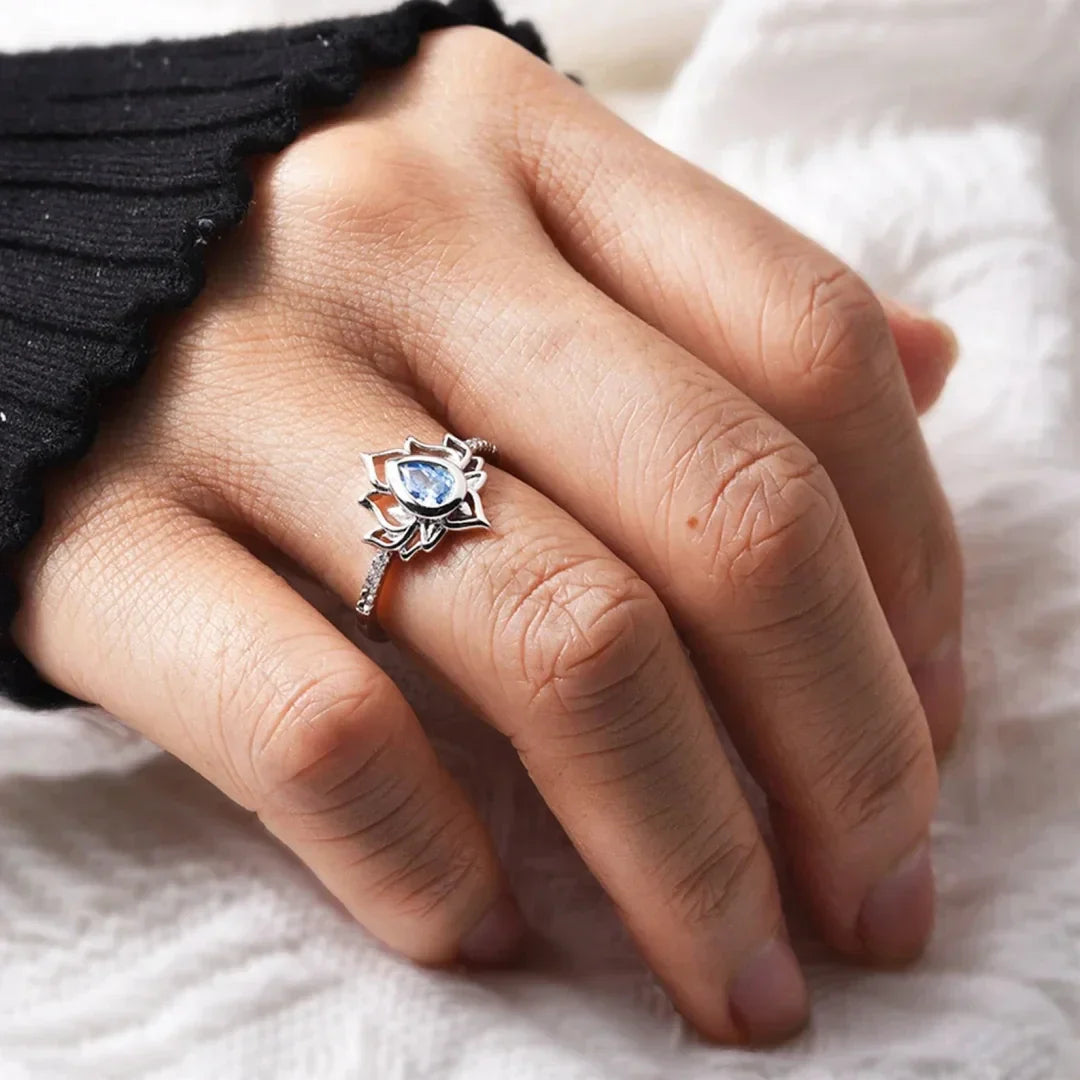 Bague "Fleur de Lotus" en Argent & Zircon Bleu